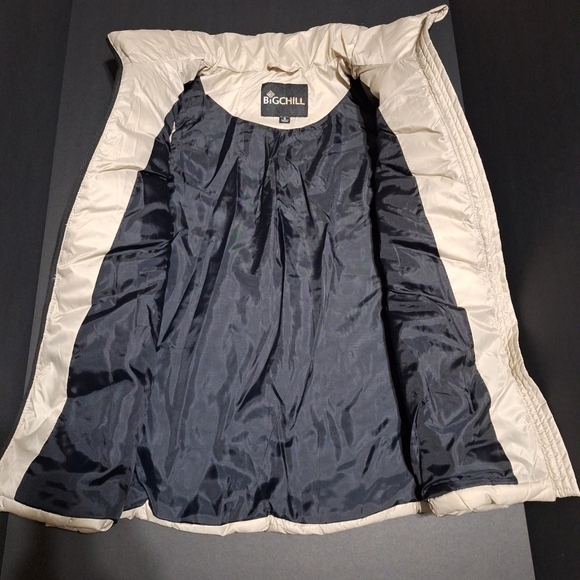 Big Chill Quilted Puffer Vest in Cream with Black Trim - Picture 4 of 8